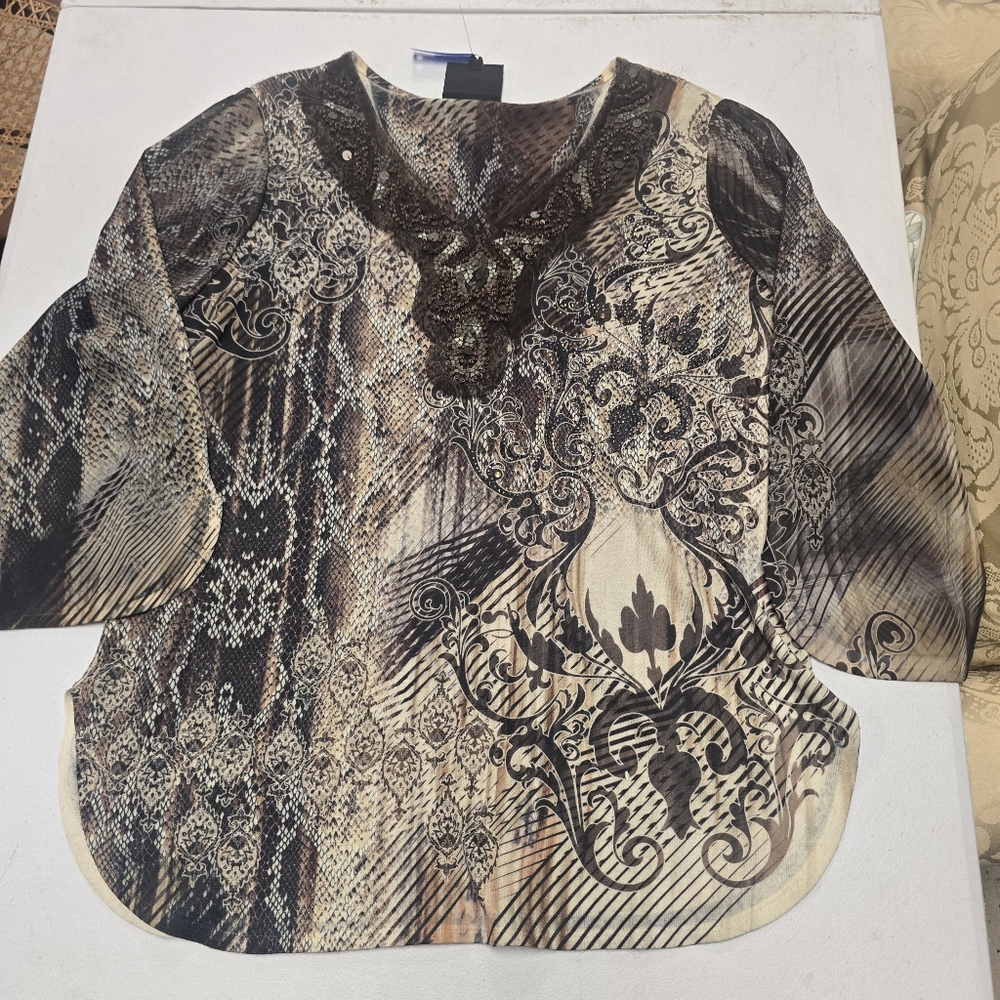 Chic Women's Patterned Blouse in Black and Cream